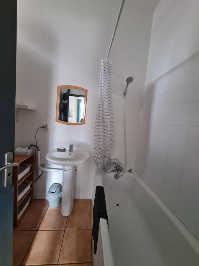 Le Prieure - Studios Jusqu'A 4 Personnes Villeneuve-lès-Béziers Eksteriør billede