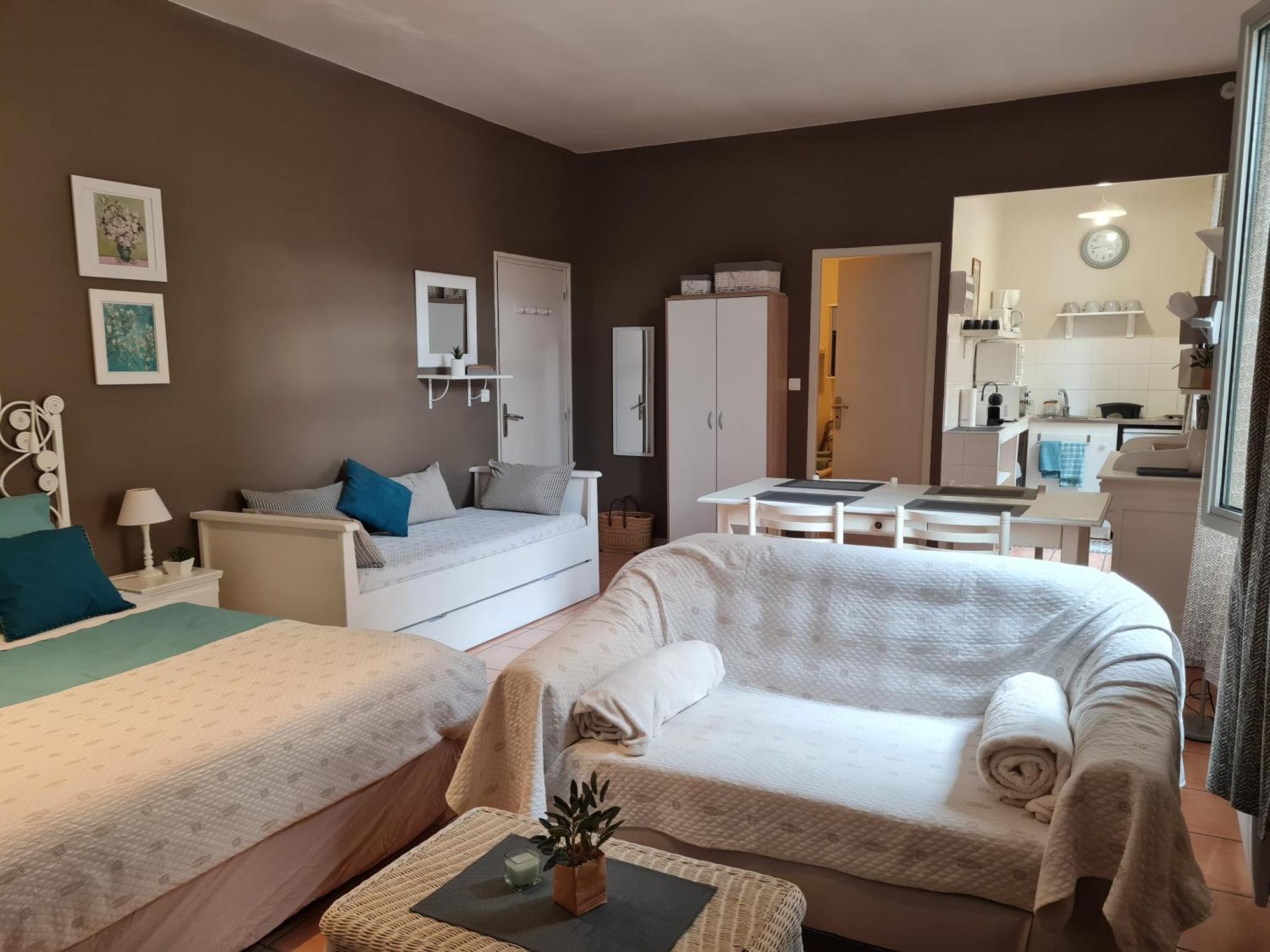 Le Prieure - Studios Jusqu'A 4 Personnes Villeneuve-lès-Béziers Eksteriør billede
